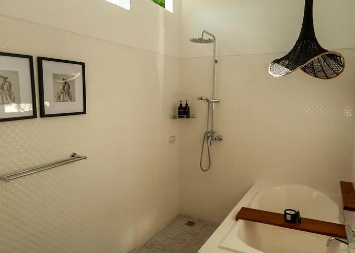 Ando House Modern 2br Fast Wi-fi Private Pool Center *