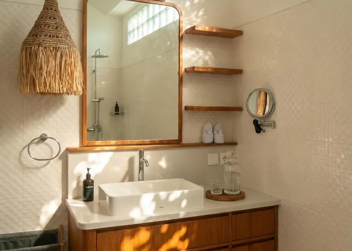 Ando House Modern 2br Fast Wi-fi Private Pool Center